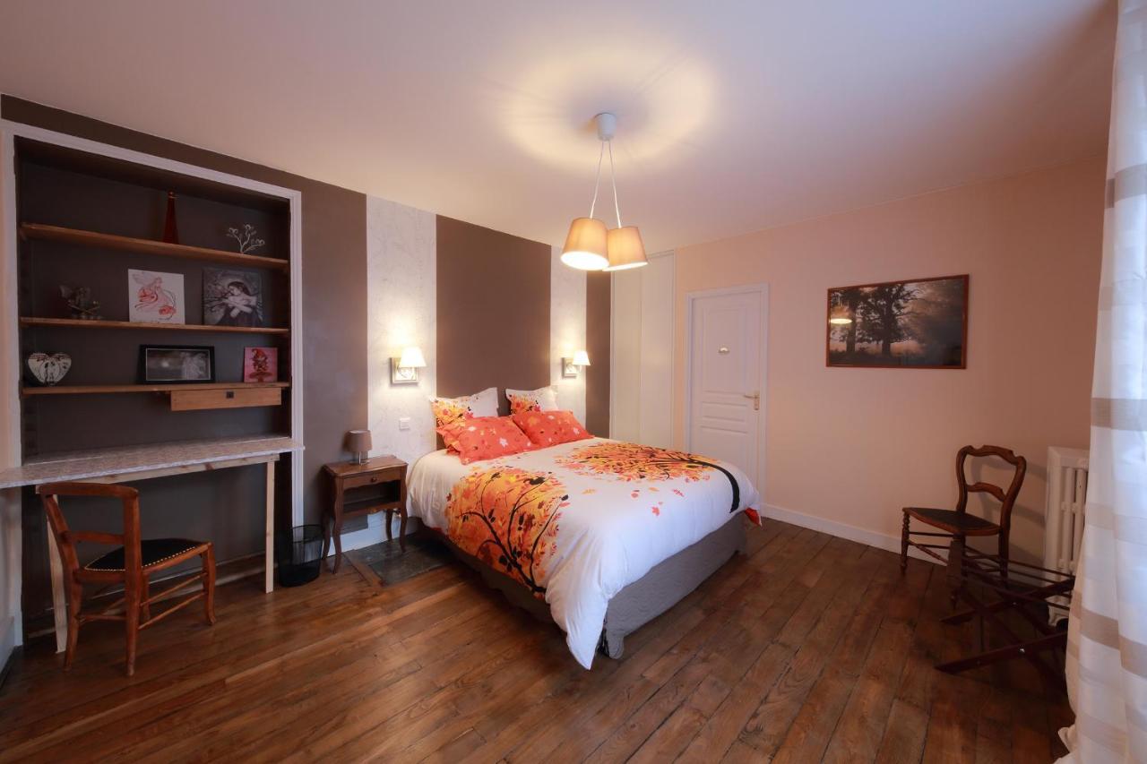 Bed and Breakfast La Loge Des Fees Latillé Zewnętrze zdjęcie